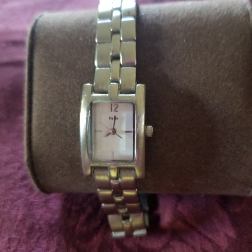 Fossil Watch Working Just Need Battery - image 1